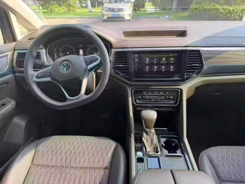 黄石21年大众威然4