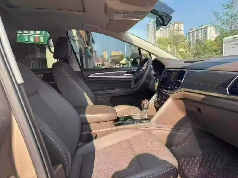 黄石21年大众威然5