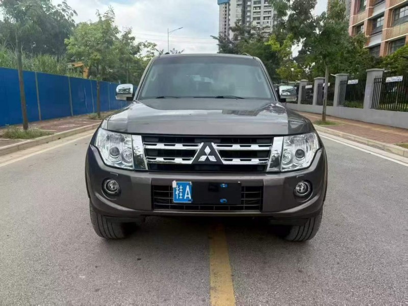 钦州14年三菱帕杰罗1