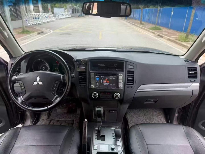 钦州14年三菱帕杰罗2