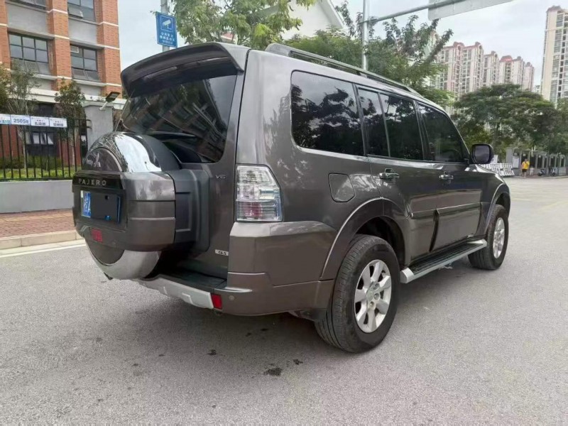 钦州14年三菱帕杰罗5