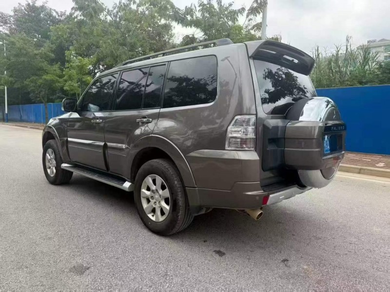 钦州14年三菱帕杰罗7