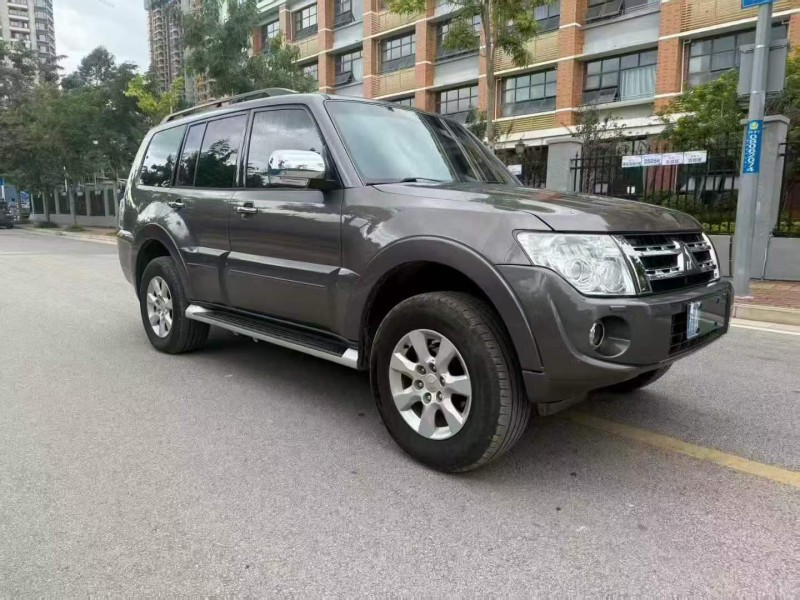 钦州14年三菱帕杰罗8