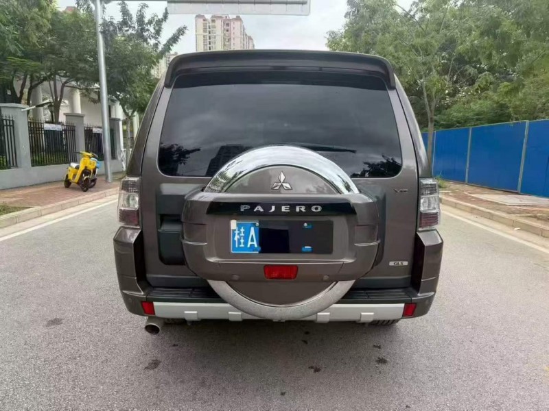 钦州14年三菱帕杰罗9