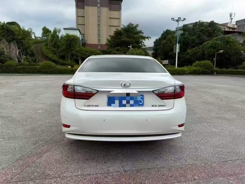 桂林18年雷克萨斯ES9