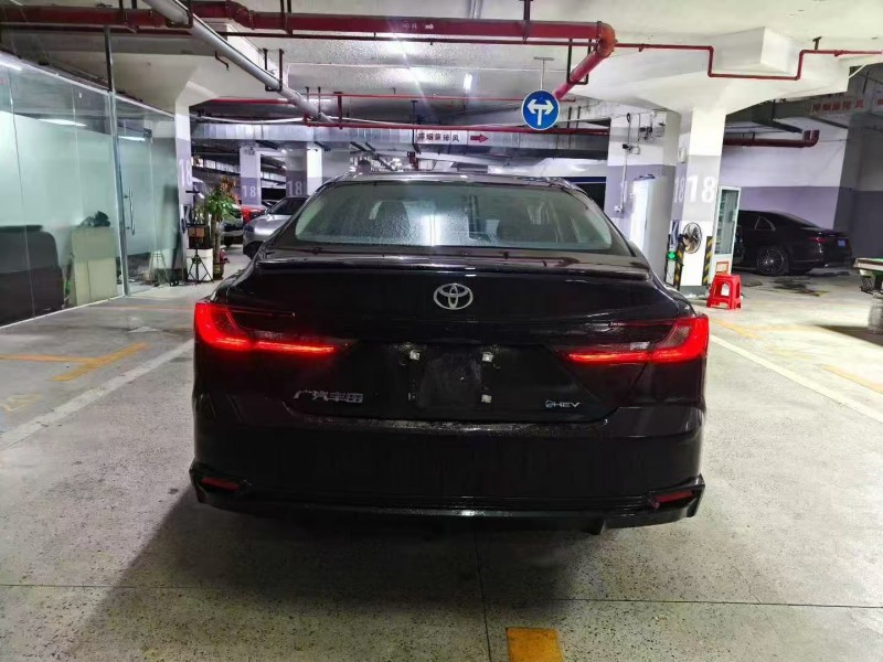 广州25年丰田凯美瑞8