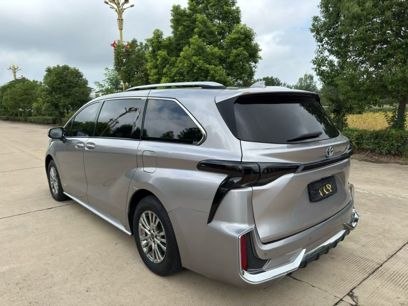 盐城22年丰田塞纳5