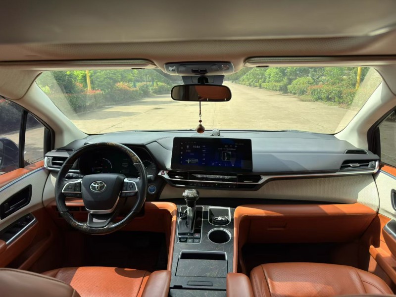 盐城22年丰田塞纳8