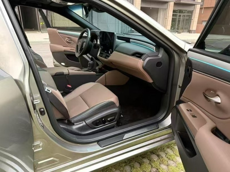 广州25年雷克萨斯ES3