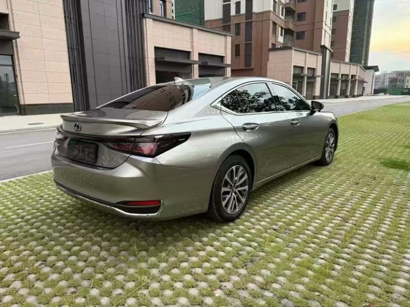 广州25年雷克萨斯ES7