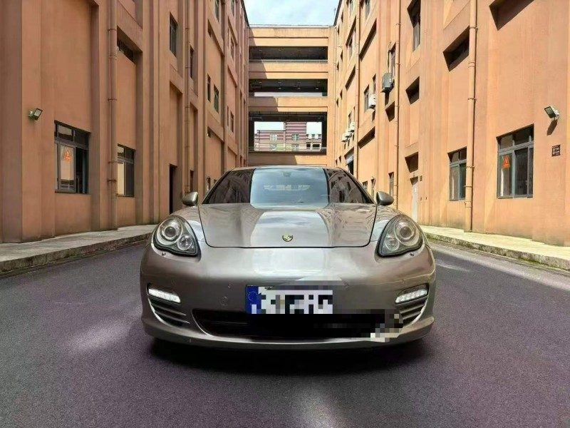 重庆13年保时捷帕拉梅拉1