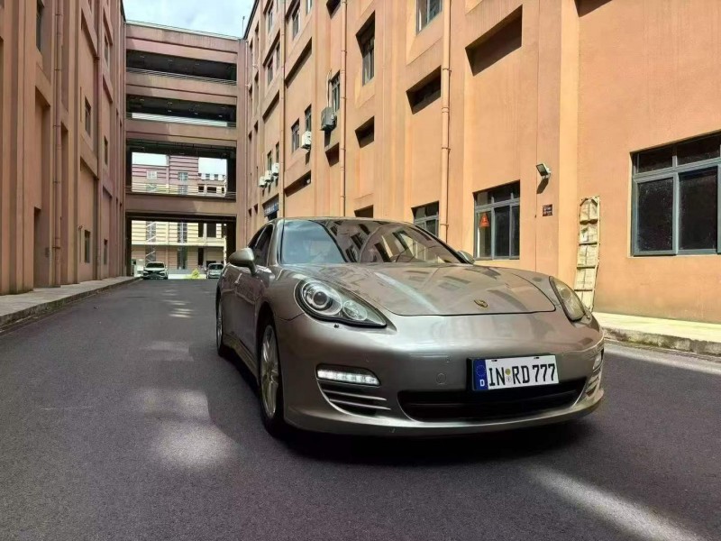 重庆13年保时捷帕拉梅拉2