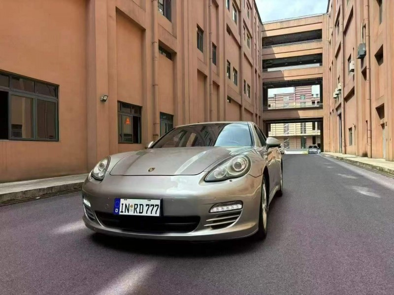 重庆13年保时捷帕拉梅拉3