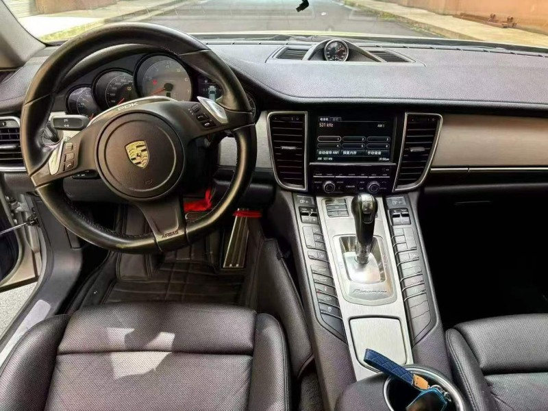 重庆13年保时捷帕拉梅拉6