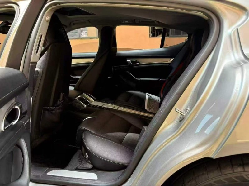 重庆13年保时捷帕拉梅拉7