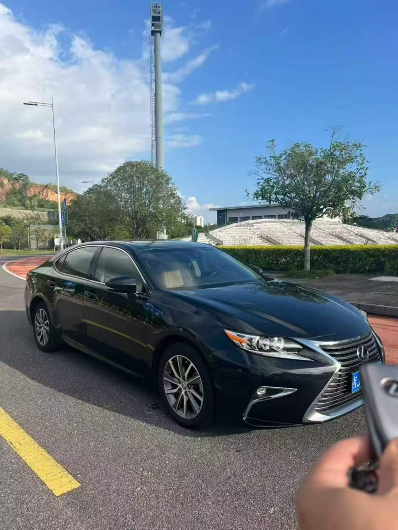 梧州17年雷克萨斯ES2