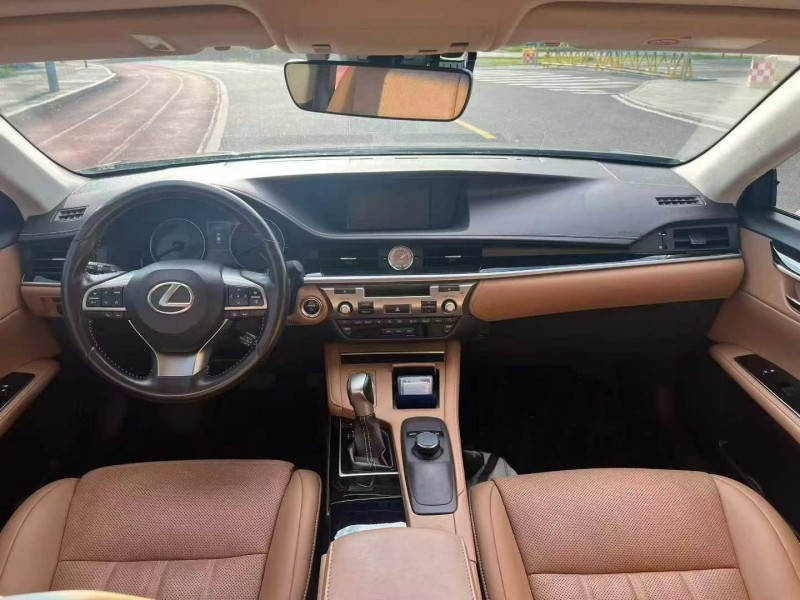 梧州17年雷克萨斯ES6