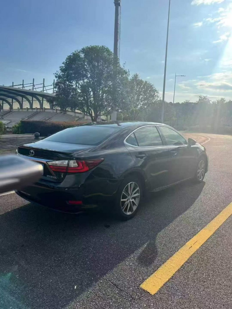梧州17年雷克萨斯ES8