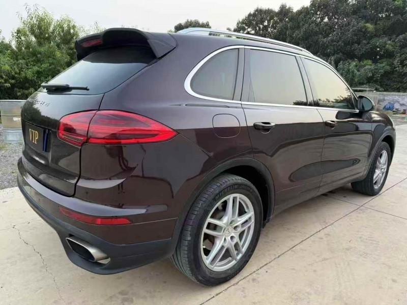 潍坊16年保时捷卡宴9