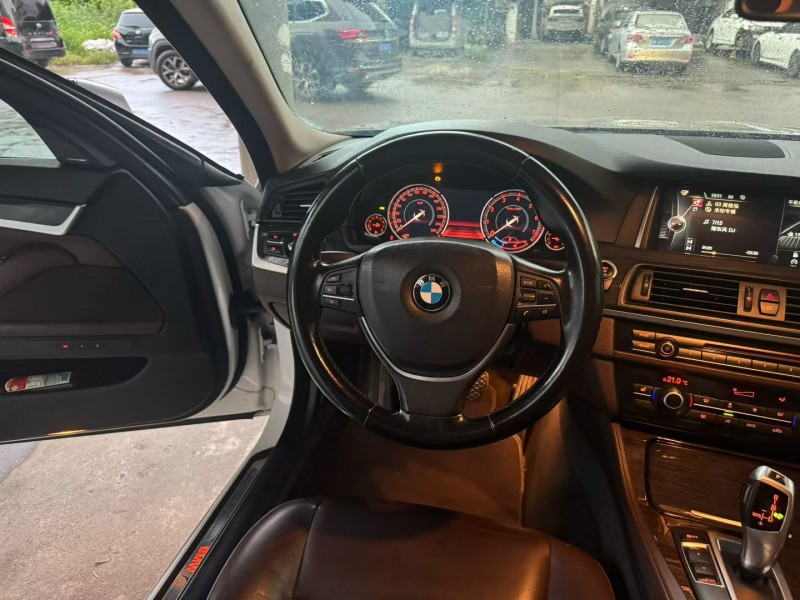 玉林15年宝马5系4