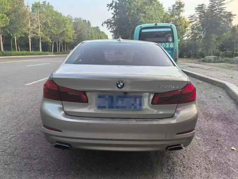 潍坊17年宝马5系9
