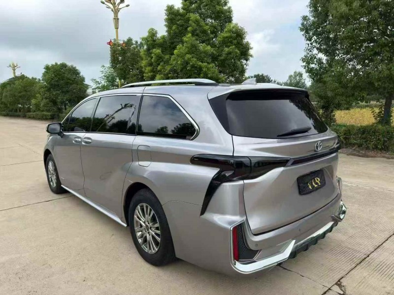 苏州22年丰田塞纳8