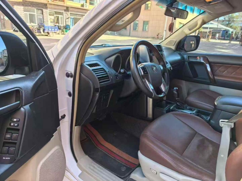 鹤岗13年丰田普拉多5