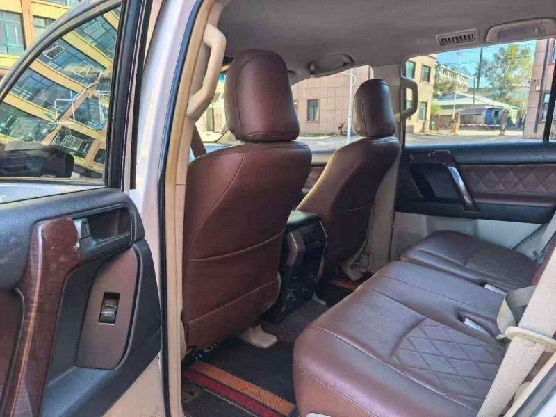 鹤岗13年丰田普拉多7