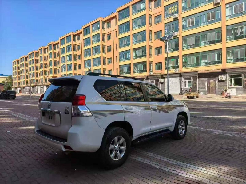 鹤岗13年丰田普拉多8
