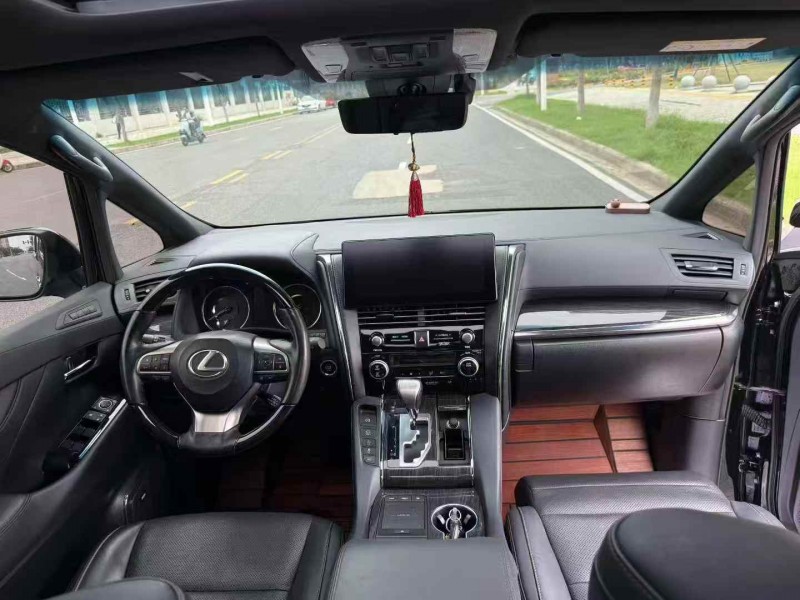 连云港23年雷克萨斯LM雷尔法4