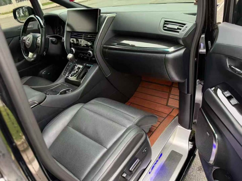 连云港23年雷克萨斯LM雷尔法6