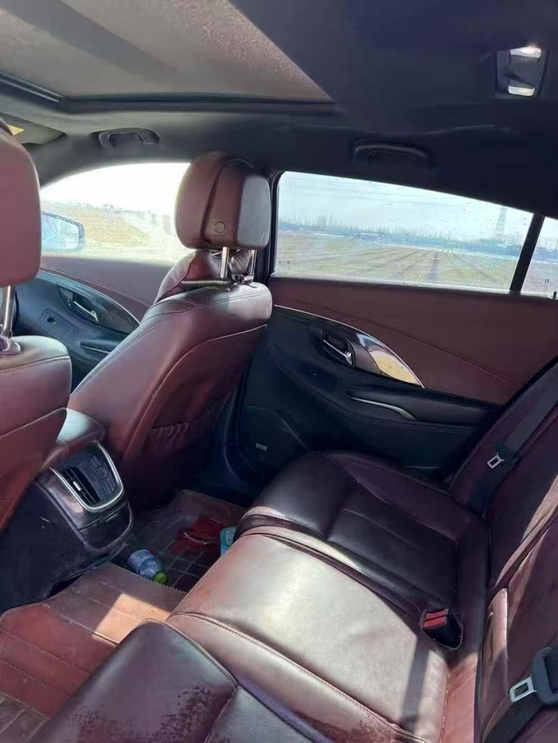 青岛15年别克君越6