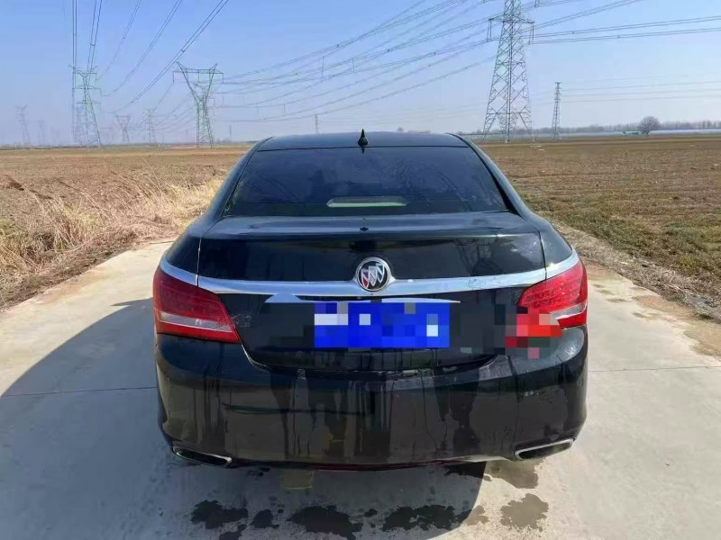 青岛15年别克君越9