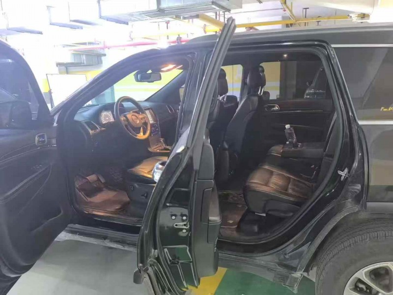 黄石16年Jeep大切诺基4