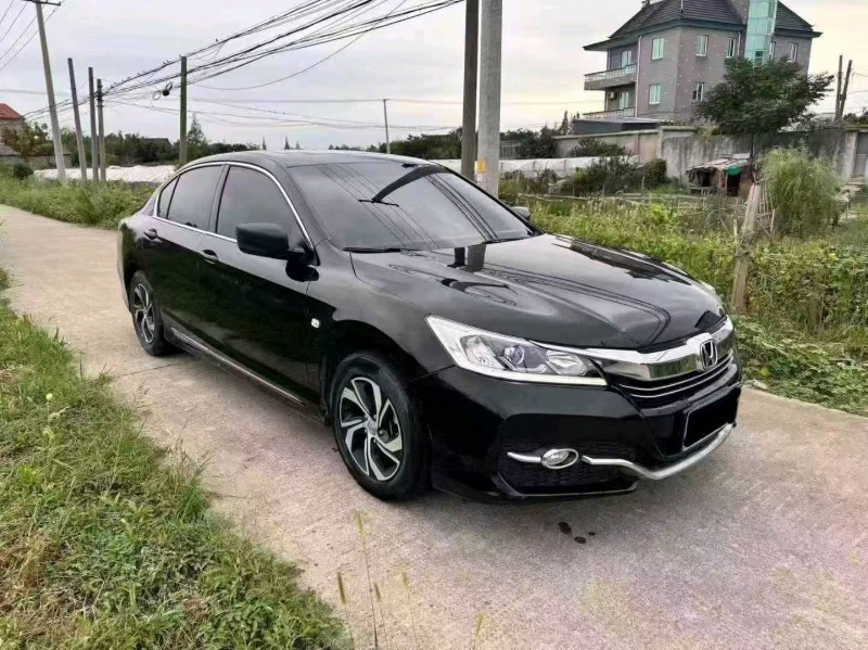 台州17年本田雅阁3