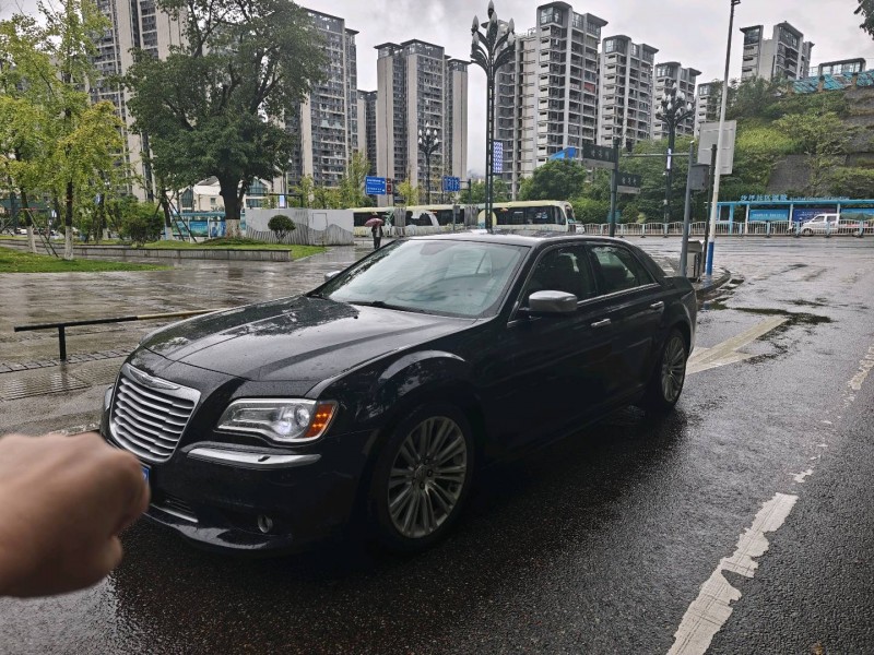 成都14年克莱斯勒300C1