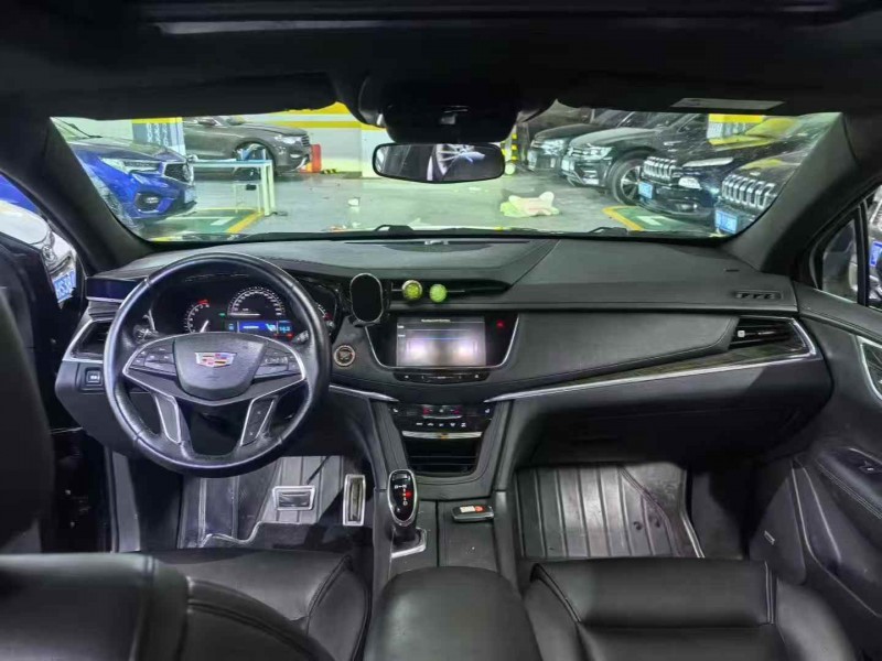 张家界19年凯迪拉克XT57