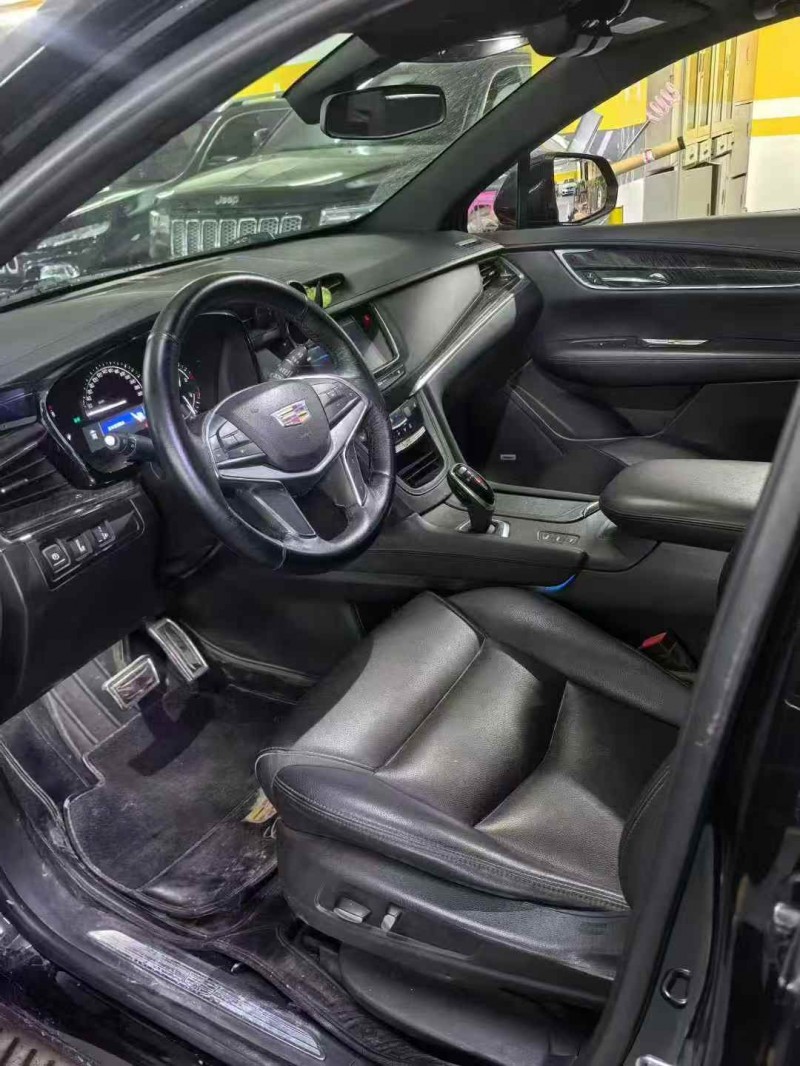 张家界19年凯迪拉克XT59