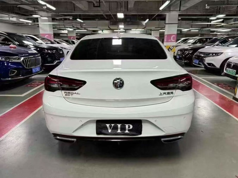 成都19年别克君威8