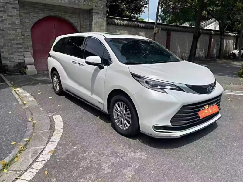 湛江22年丰田塞纳3