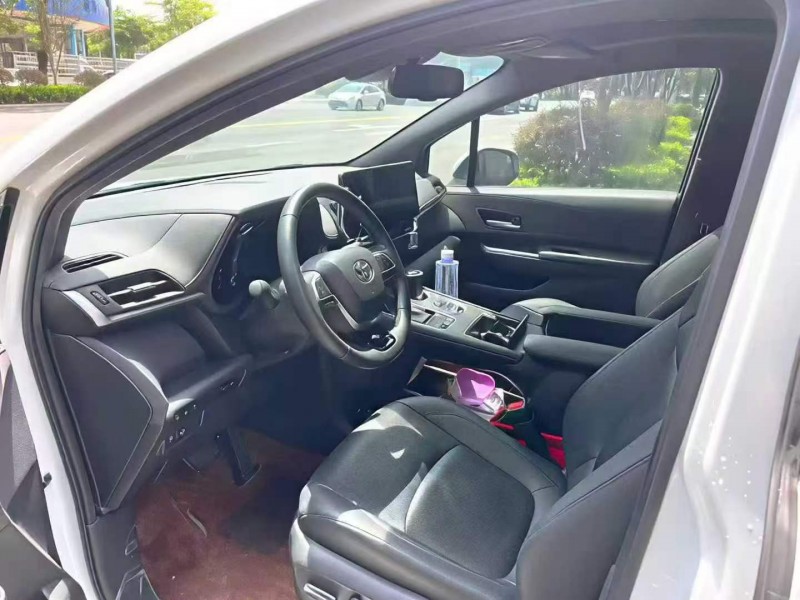 湛江22年丰田塞纳5