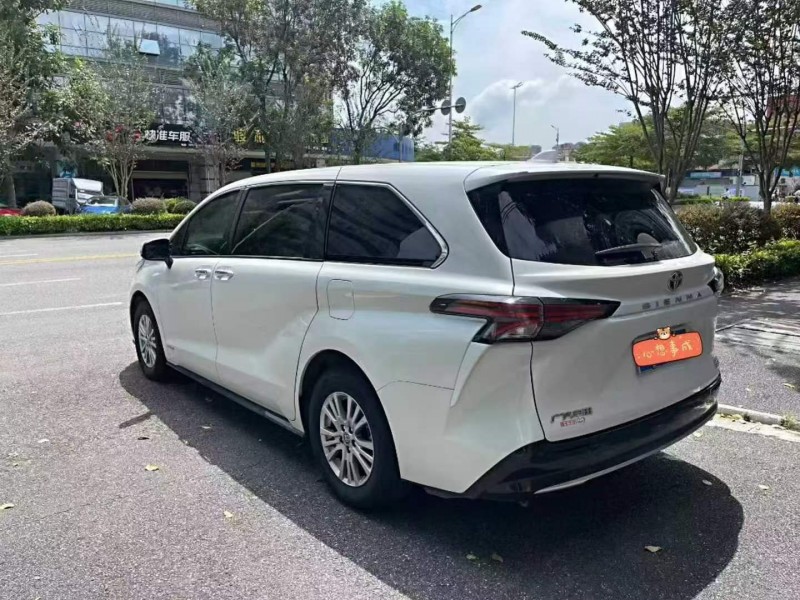 湛江22年丰田塞纳8