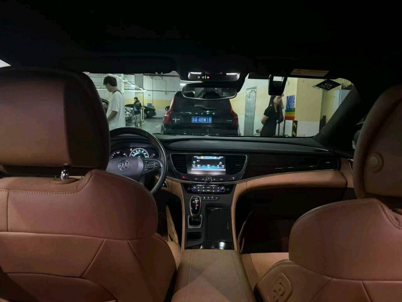 重庆17年别克君越5