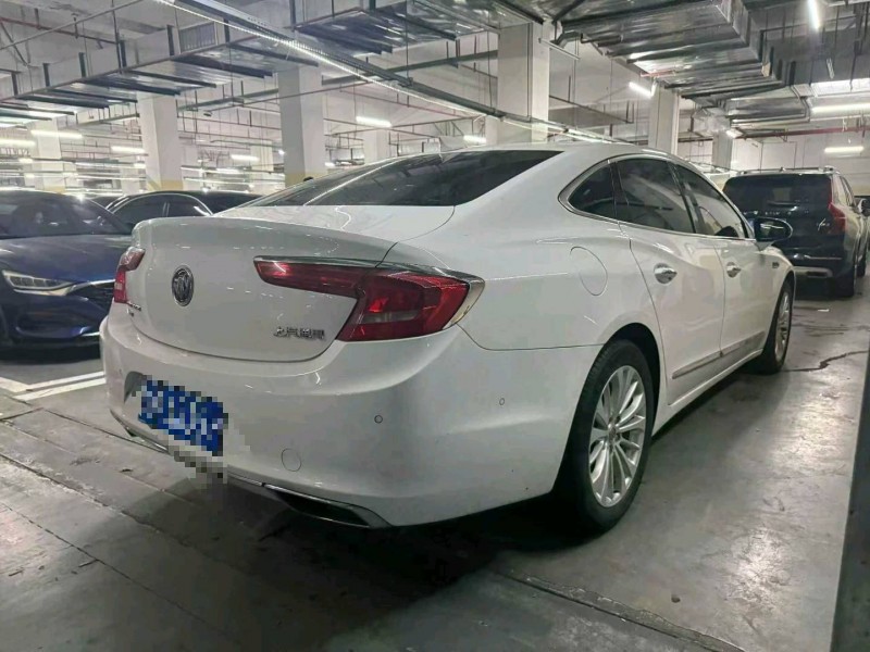 重庆17年别克君越8