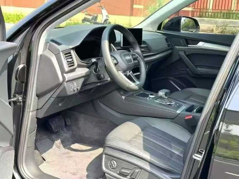 济宁22年奥迪Q55