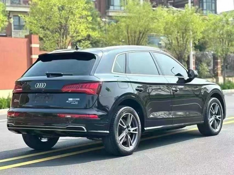 济宁22年奥迪Q56