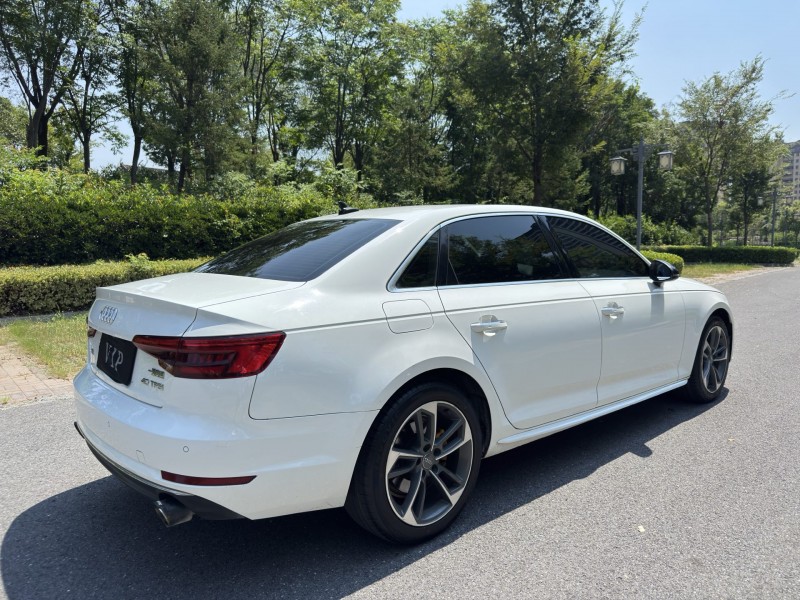 盐城17年奥迪A4L5