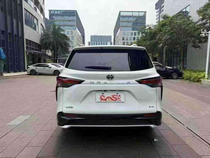 深圳25年丰田格瑞维亚8
