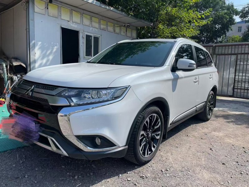 许昌19年三菱欧蓝德2