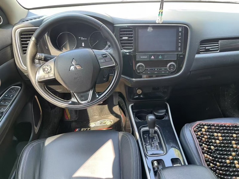 许昌19年三菱欧蓝德5